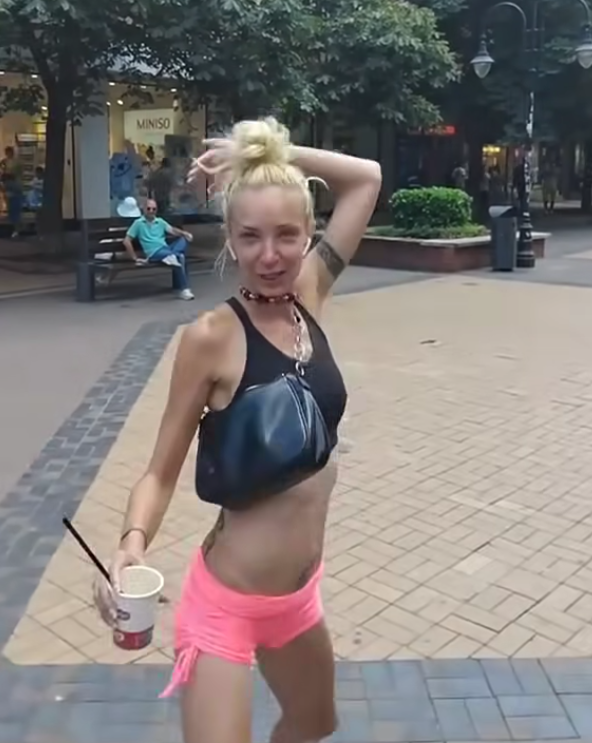 Без име